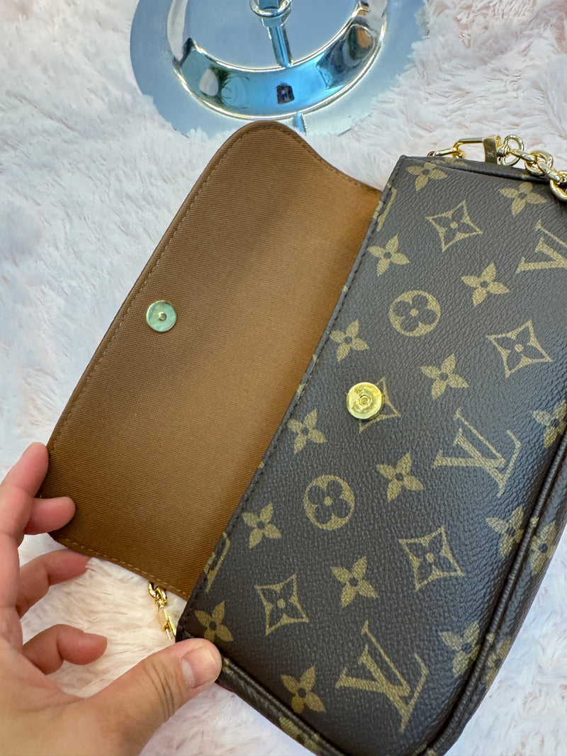 LOUIS VUITTON
Monogram Canvas Ivy Bag
