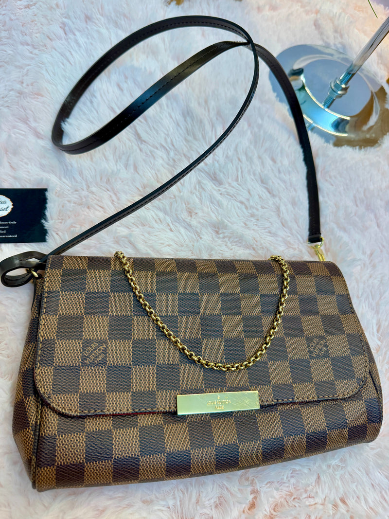 LOUIS VUITTON
Damier Canvas Favorite MM Bag with Long strap removable