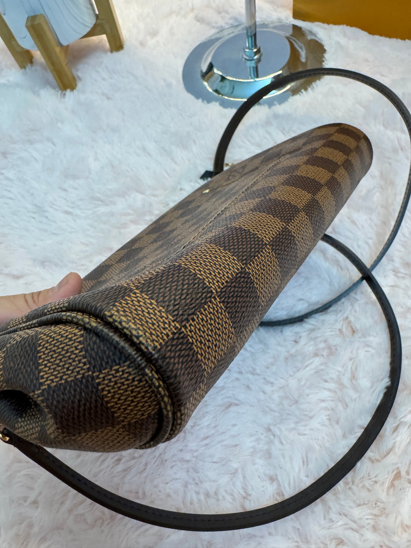 LOUIS VUITTON
Damier Canvas Favorite MM Bag with Long strap removable