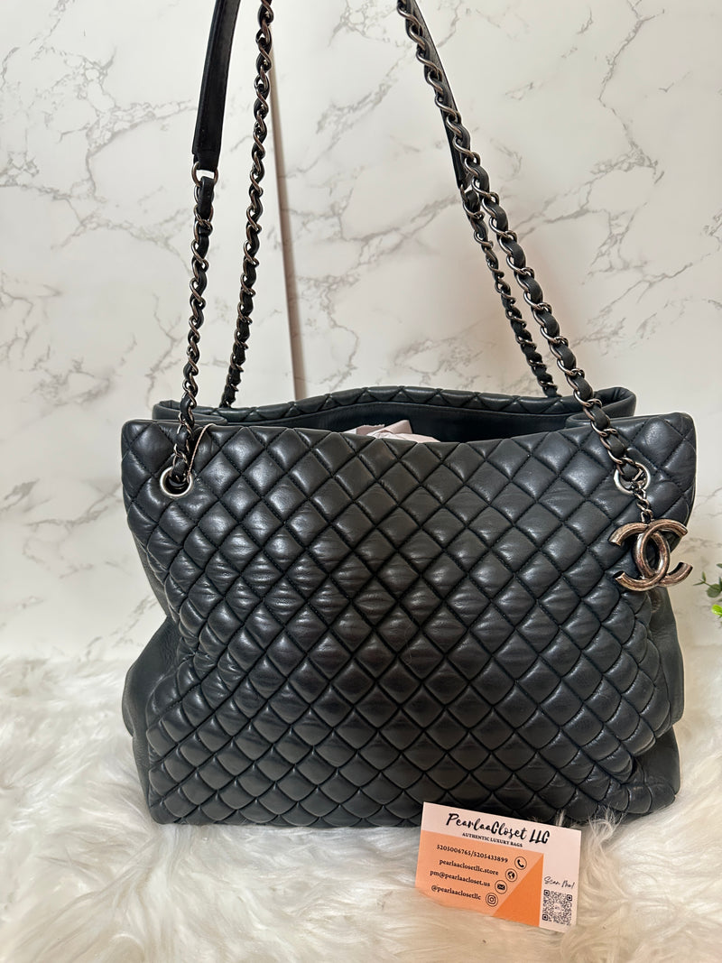 CHANEL Bubble Quilted Tote MM