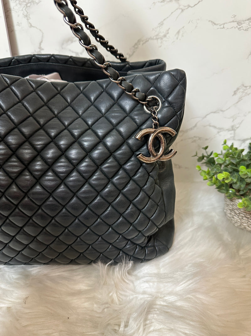 CHANEL Bubble Quilted Tote MM