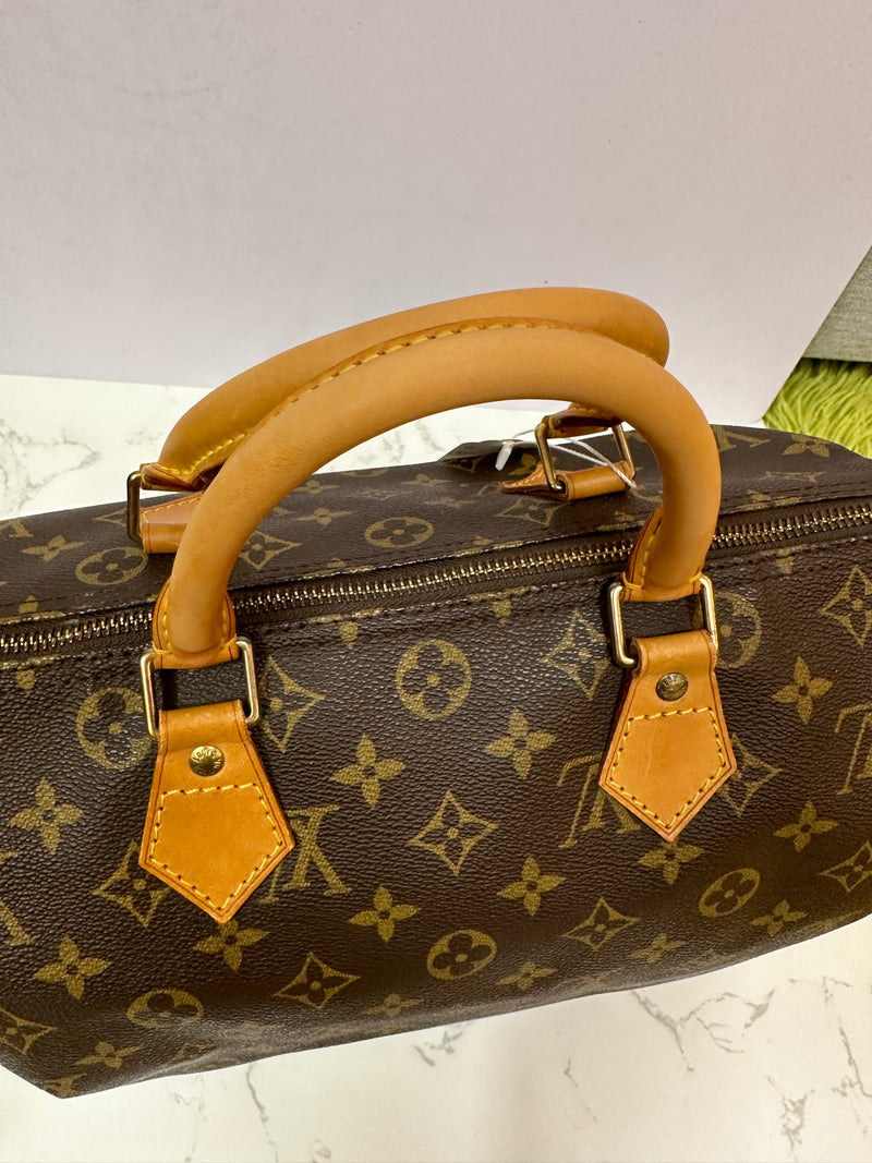 LOUIS VUITTON Monogram Speedy 30