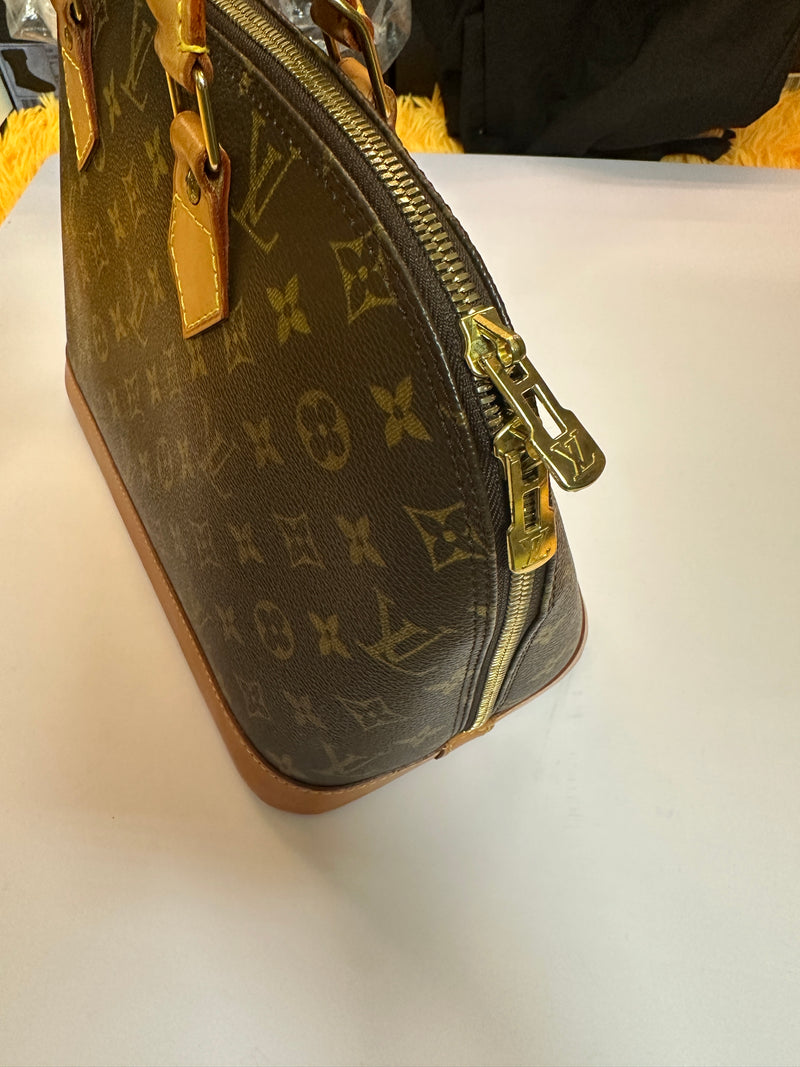 LOUIS VUITTON Monogram Alma PM