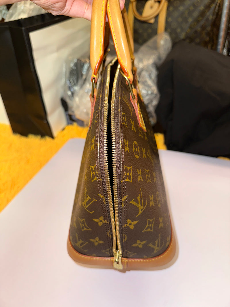 LOUIS VUITTON Monogram Alma PM