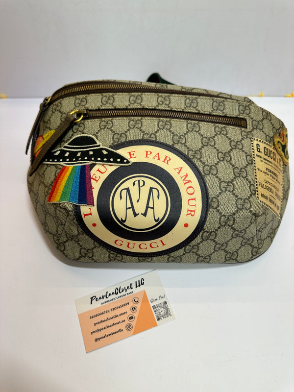 GUCCI Supreme Night Courrier Belt Bag