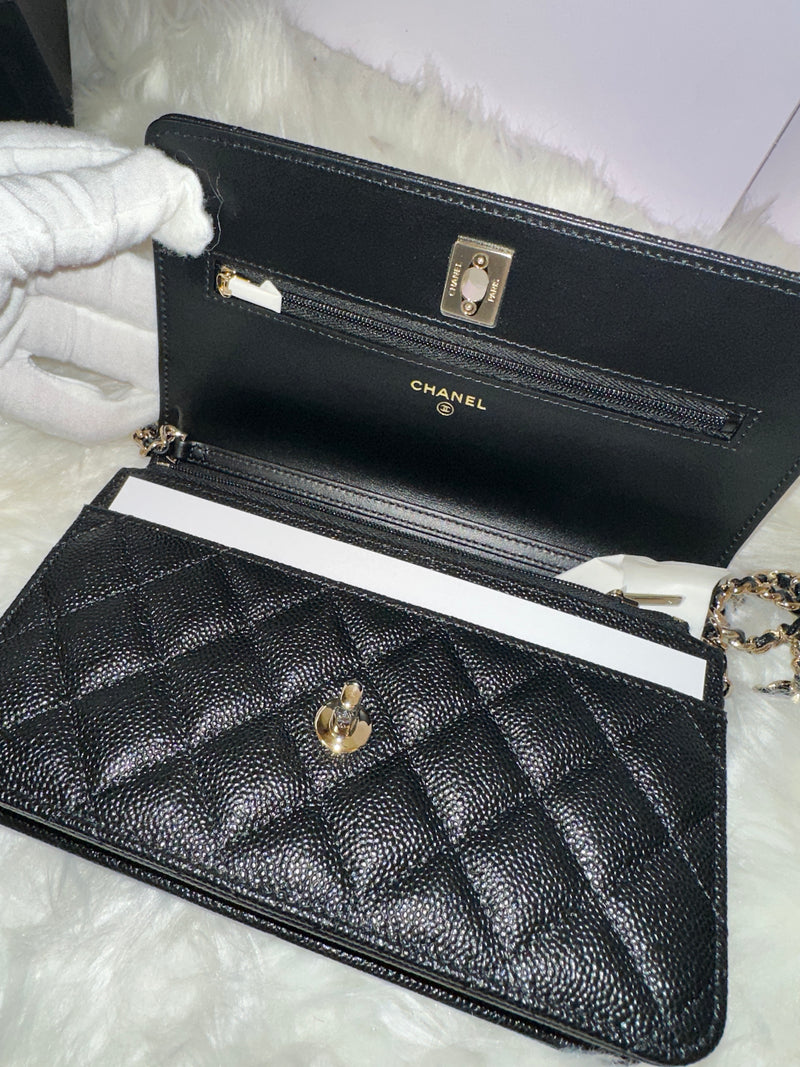 CHANEL Caviar Quilted Wallet On Chain - Black