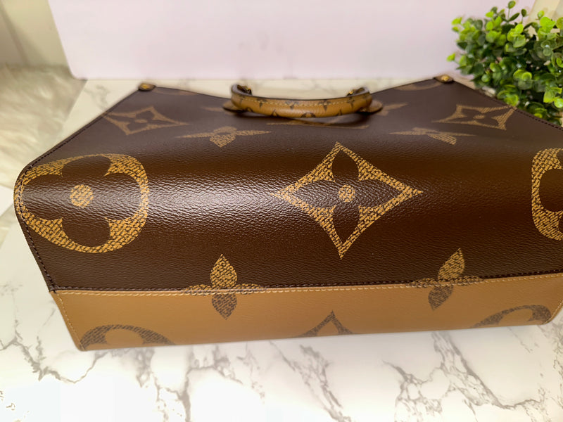 LOUIS VUITTON Monogram Reverse On-The-Go MM