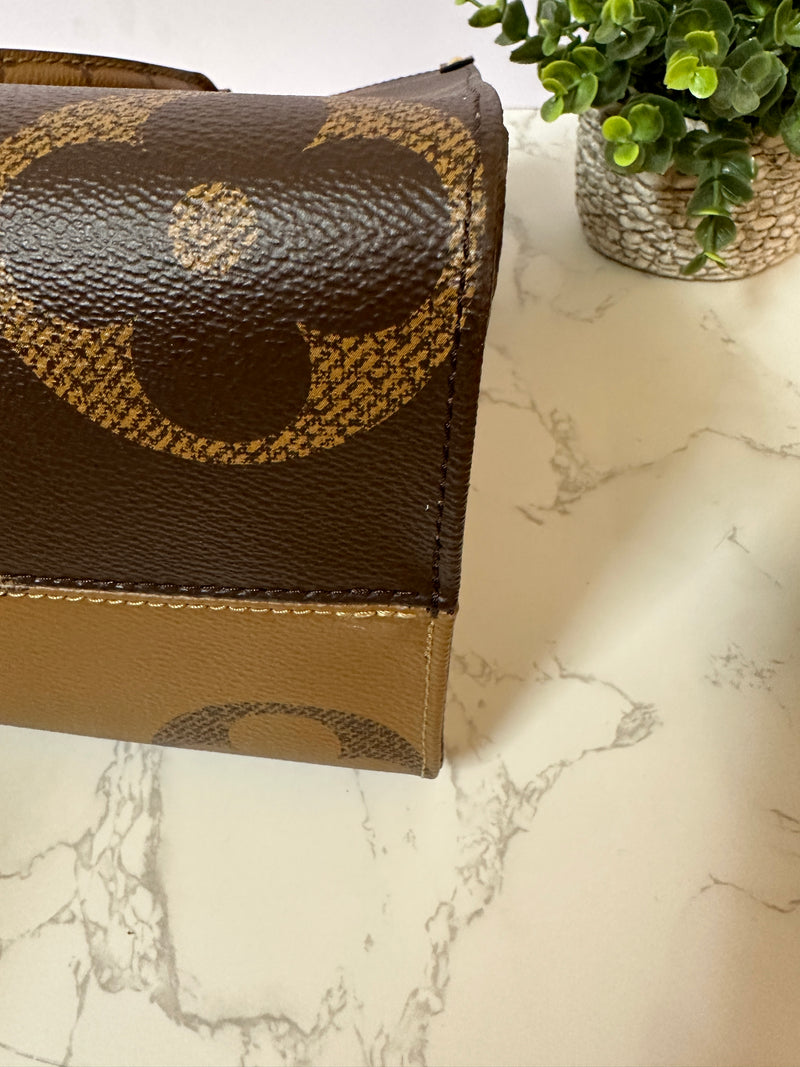 LOUIS VUITTON Monogram Reverse On-The-Go MM