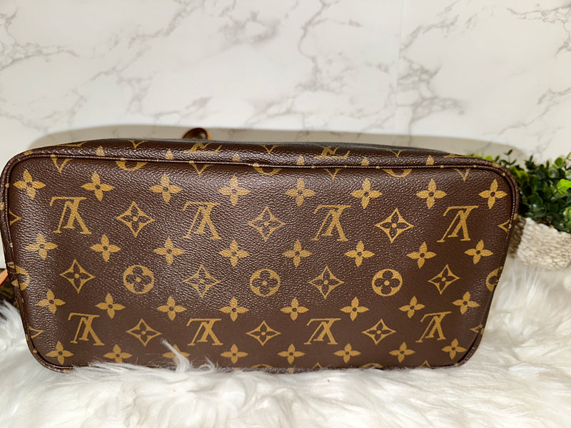 LOUIS VUITTON Neverfull MM Burgundy Interior