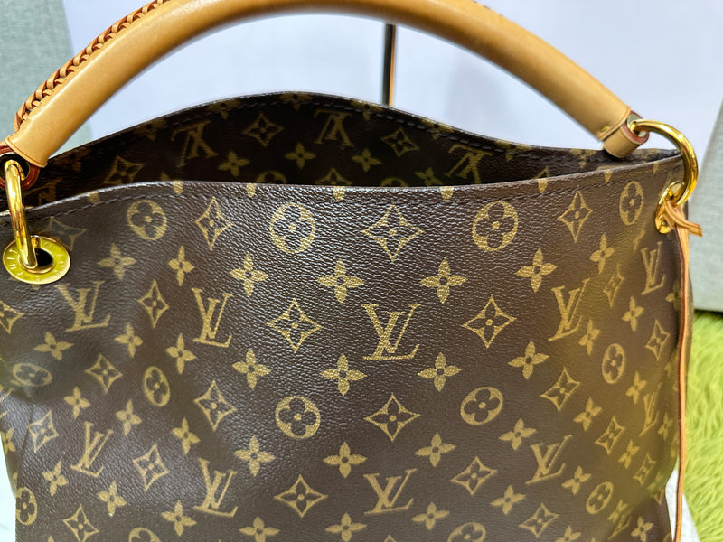 LOUIS VUITTON Artsy Monogram MM