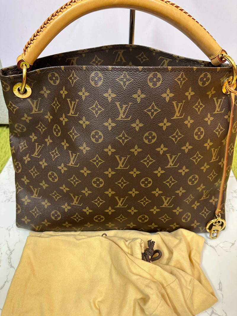 LOUIS VUITTON Artsy Monogram MM