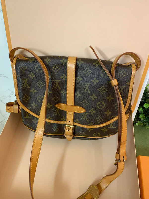 LOUIS VUITTON Saumur 30 Monogram Canvas