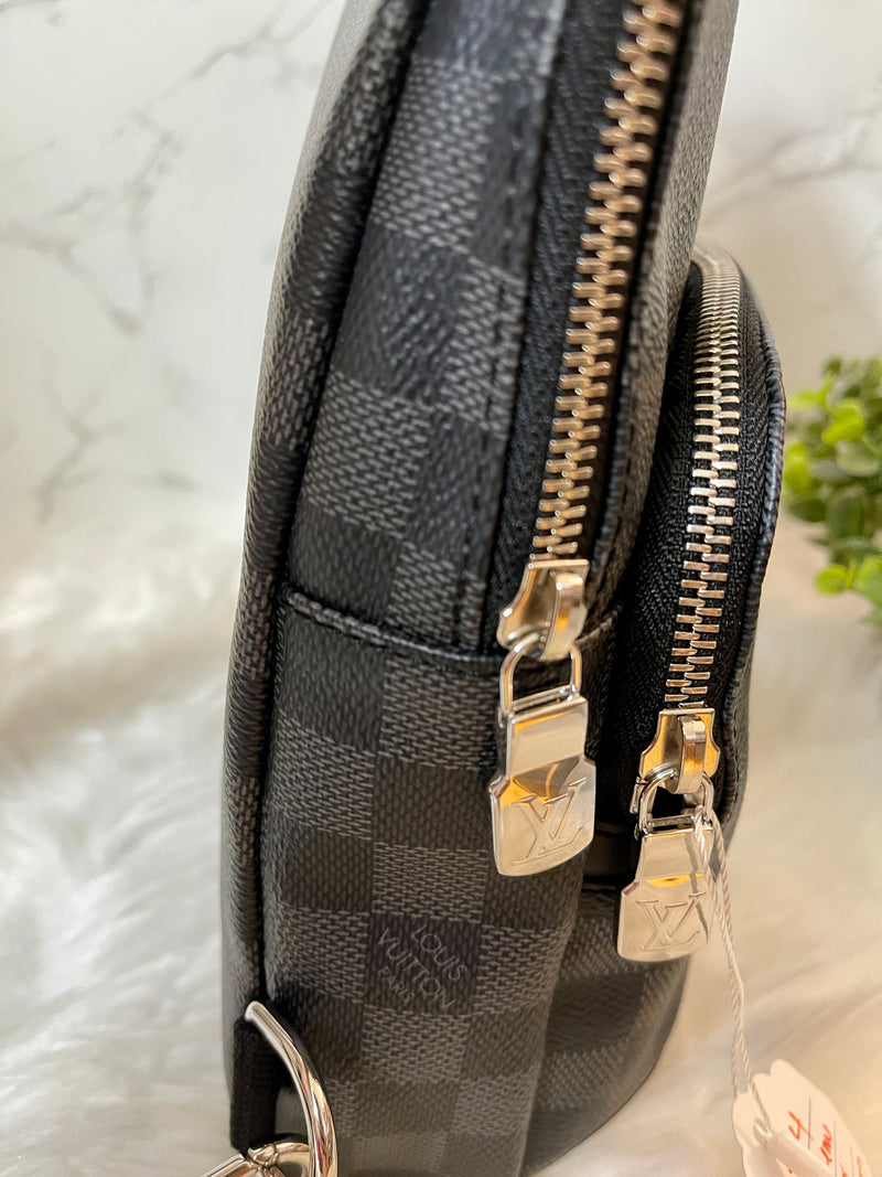 LOUIS VUITTON Damier Graphite Canvas Avenue