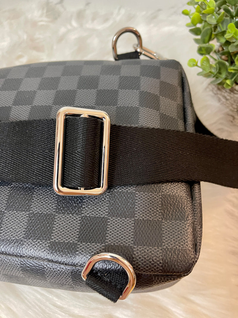 LOUIS VUITTON Damier Graphite Canvas Avenue