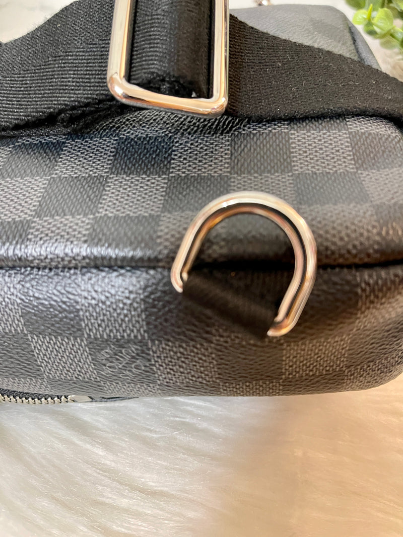 LOUIS VUITTON Damier Graphite Canvas Avenue