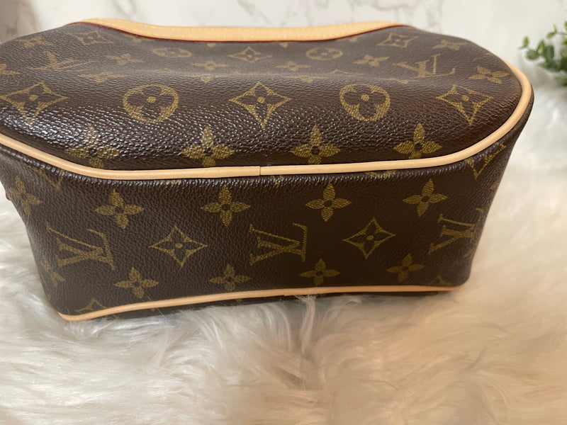 LOUIS VUITTON Monogram Canvas Blois