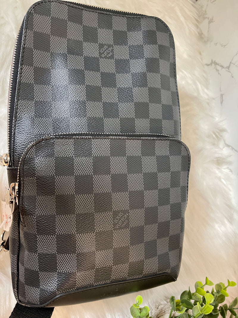 LOUIS VUITTON Damier Graphite Canvas Avenue