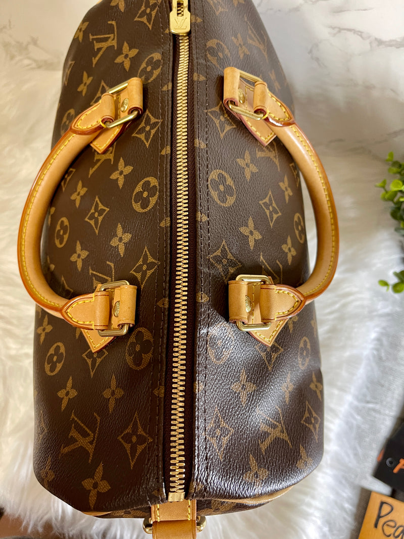 LOUIS VUITTON Monogram Canvas Speedy Bandouliere 30