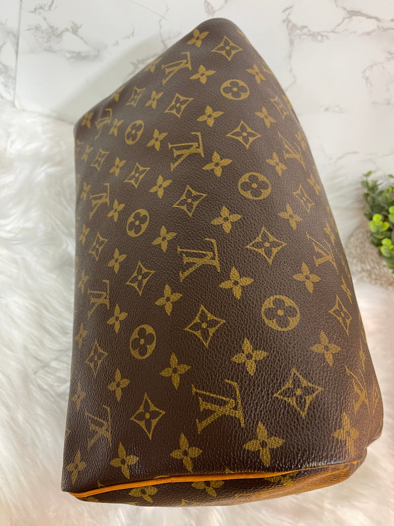 LOUIS VUITTON Monogram Canvas Speedy 30