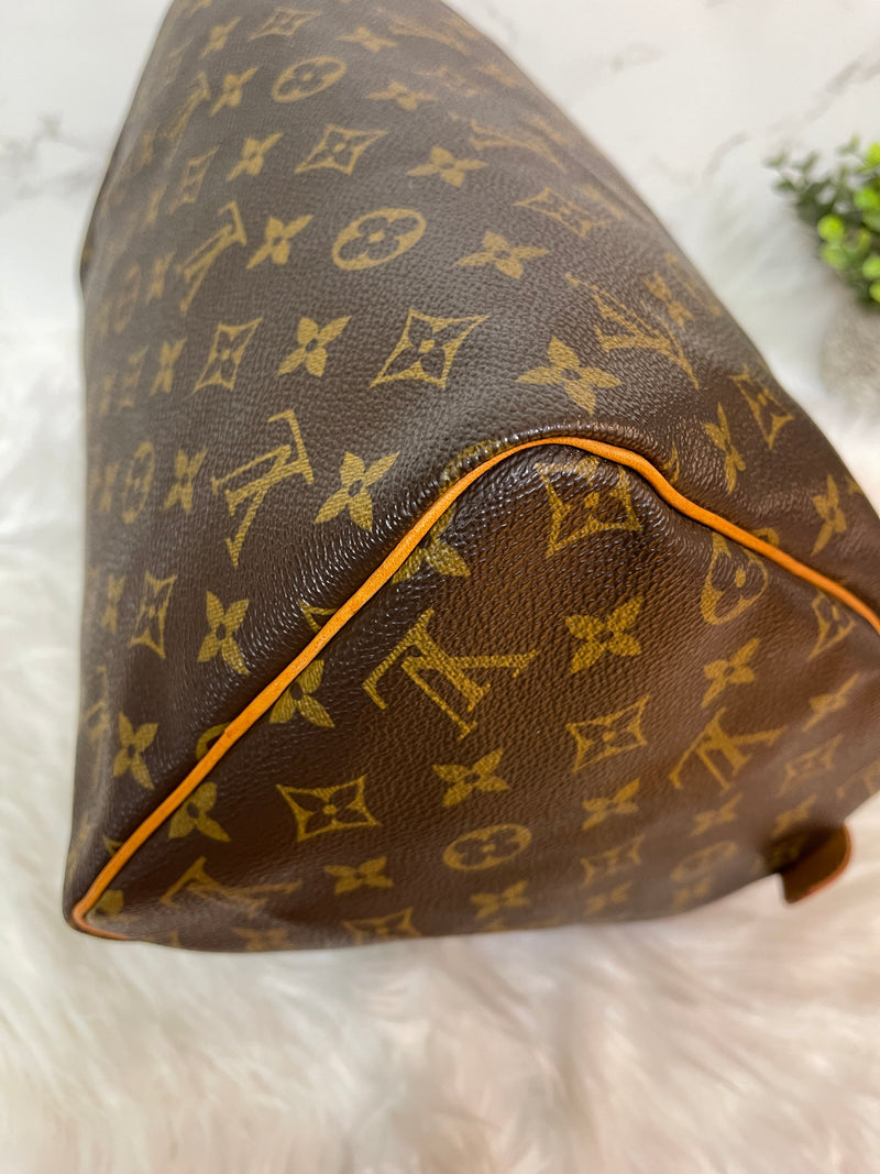 LOUIS VUITTON Monogram Canvas Speedy 30