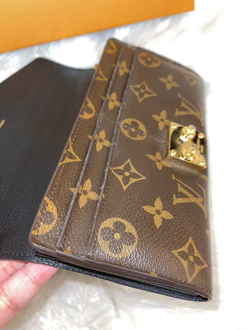 LOUIS VUITTON Pallas Wallet