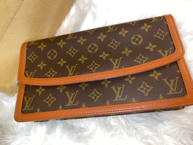 LOUIS VUITTON Monogram Pochette Dame