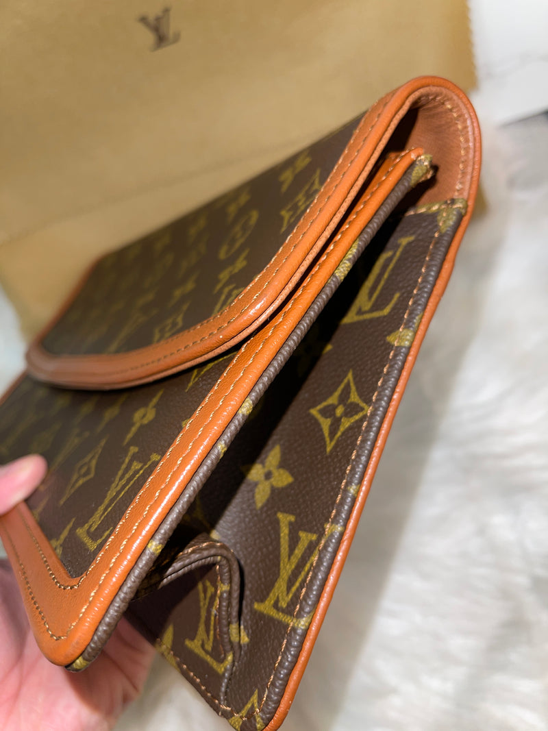 LOUIS VUITTON Monogram Pochette Dame