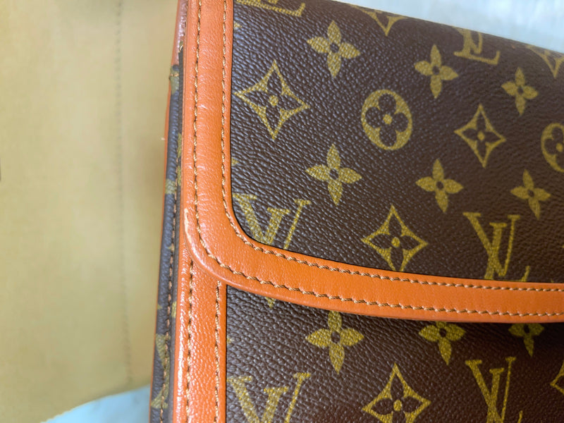 LOUIS VUITTON Monogram Pochette Dame