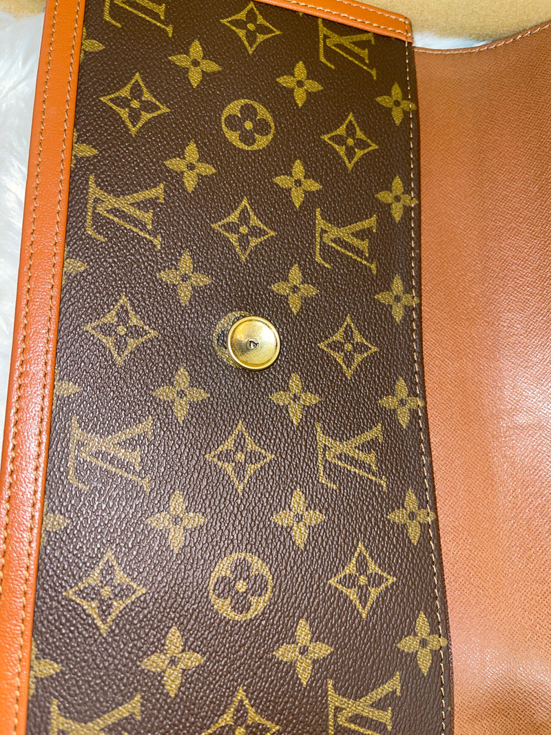 LOUIS VUITTON Monogram Pochette Dame