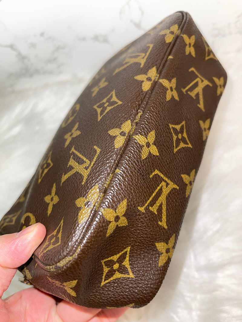 LOUIS VUITTON Monogram Trousse Toilette 18