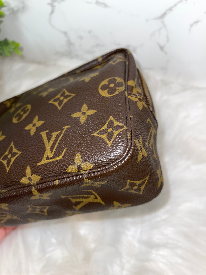 LOUIS VUITTON Monogram Trousse Toilette 18