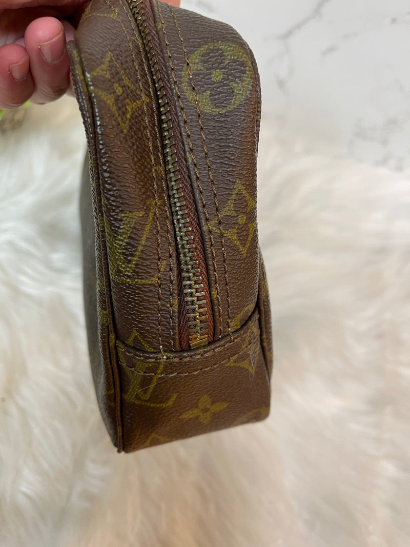 LOUIS VUITTON Monogram Trousse Toilette 23