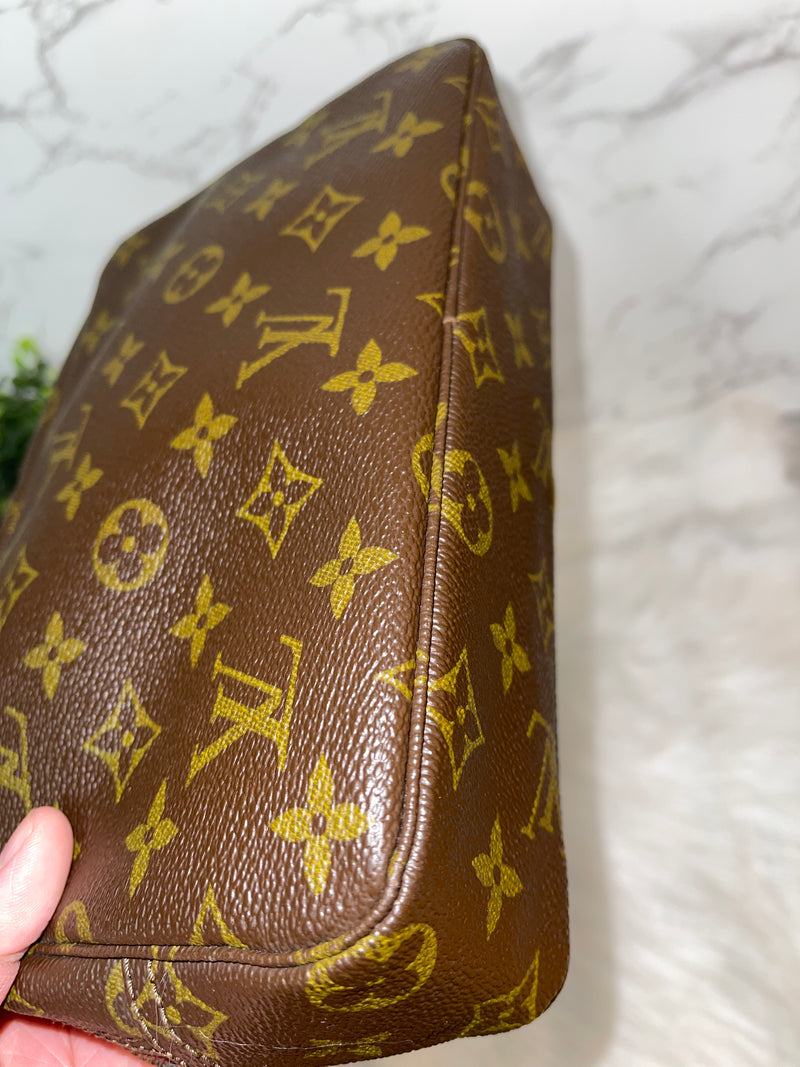 LOUIS VUITTON Monogram Trousse Toilette 23