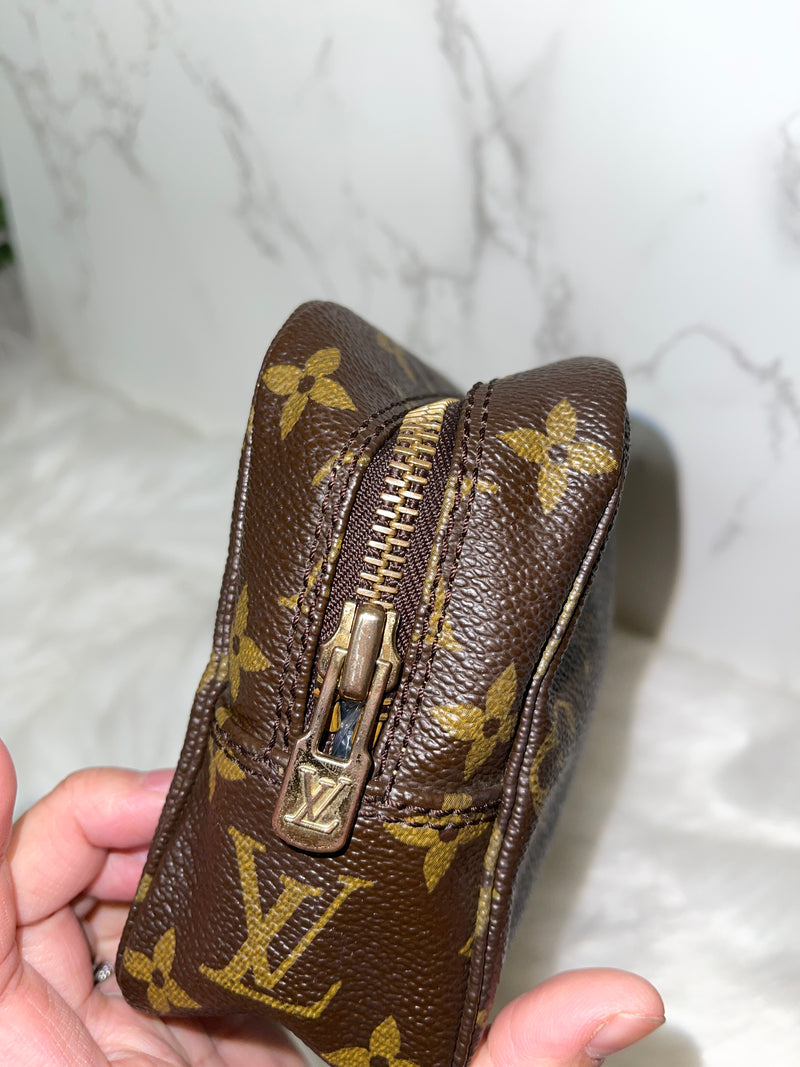 LOUIS VUITTON Monogram Trousse Toilette 18