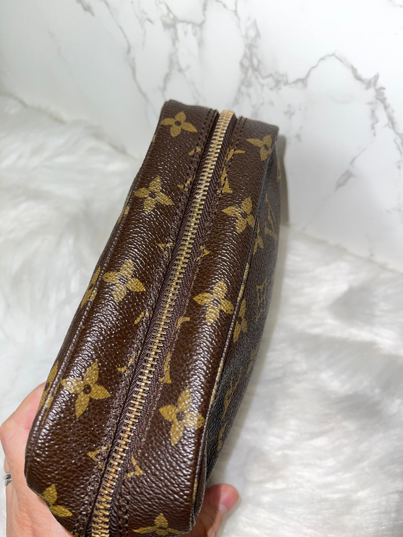 LOUIS VUITTON Monogram Trousse Toilette 18