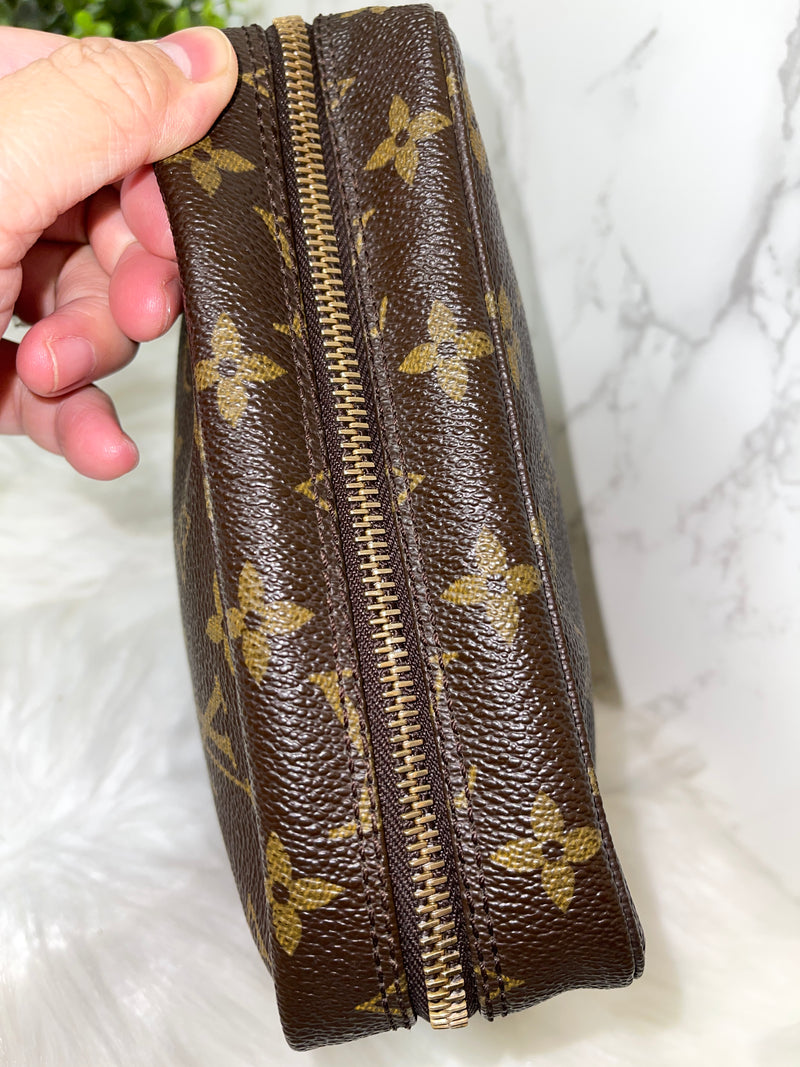 LOUIS VUITTON Monogram Trousse Toilette 18