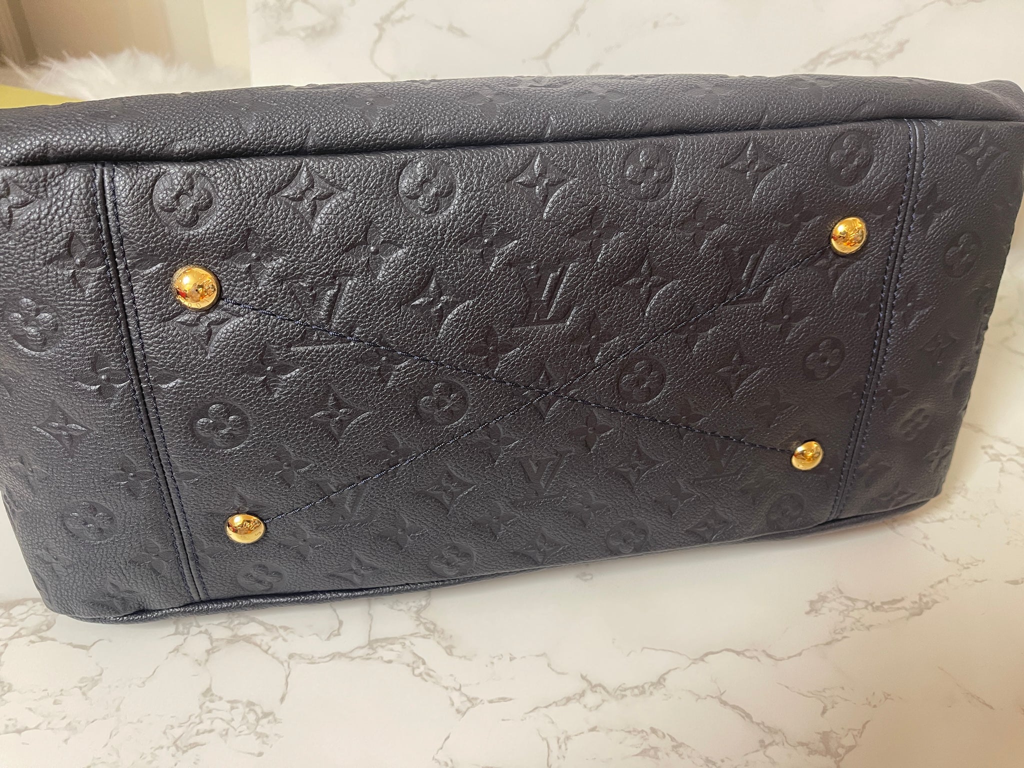 Louis Vuitton Womens Artsy Navy Empreinte Leather MM – Luxe Collective