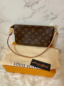 LOUIS VUITTON  Pochette Accessoires Monogram (BRAND NEW 2022)