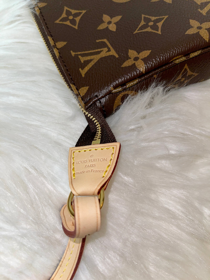 LOUIS VUITTON  Pochette Accessoires Monogram (BRAND NEW 2022)