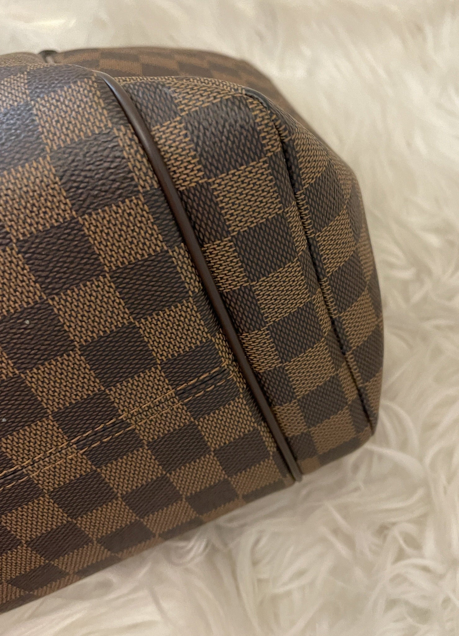 LOUIS VUITTON Damier Ebene Canvas Totally MM – PearlaaClosetLLC