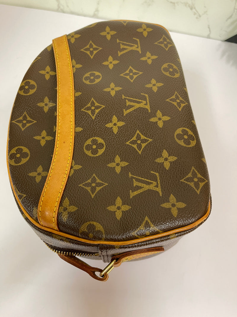 LOUIS VUITTON Blois Monogram