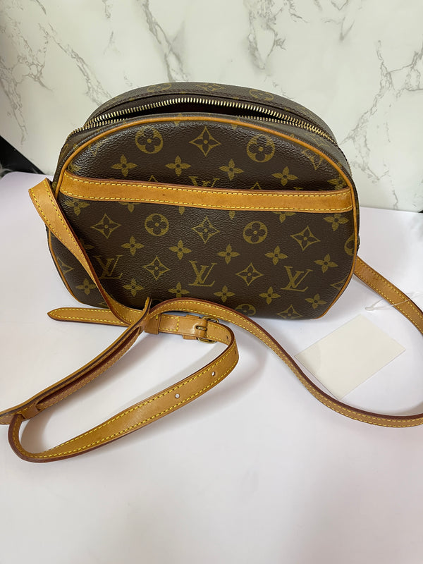 LOUIS VUITTON Blois Monogram