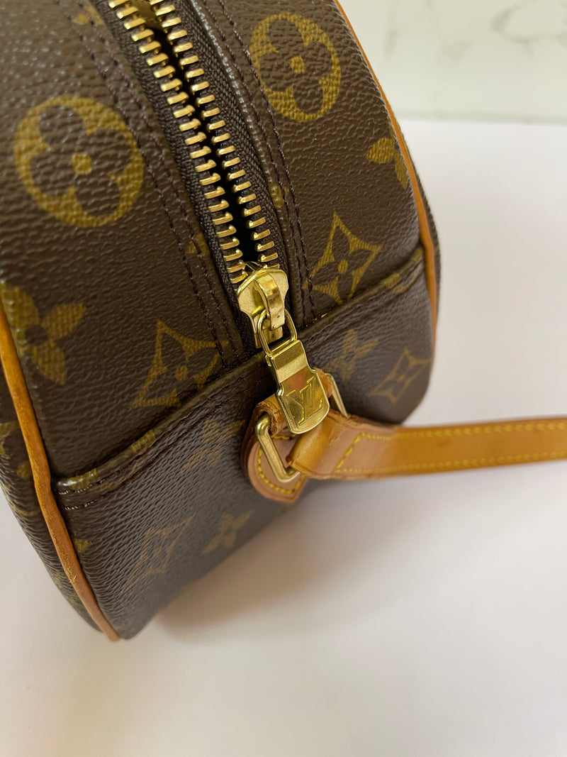 LOUIS VUITTON Blois Monogram