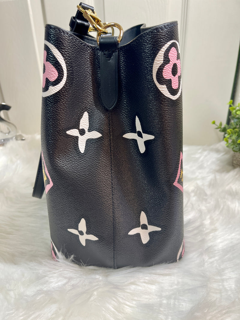 LOUIS VUITTON NéoNoé Bucket Bag Wild At Heart Edition