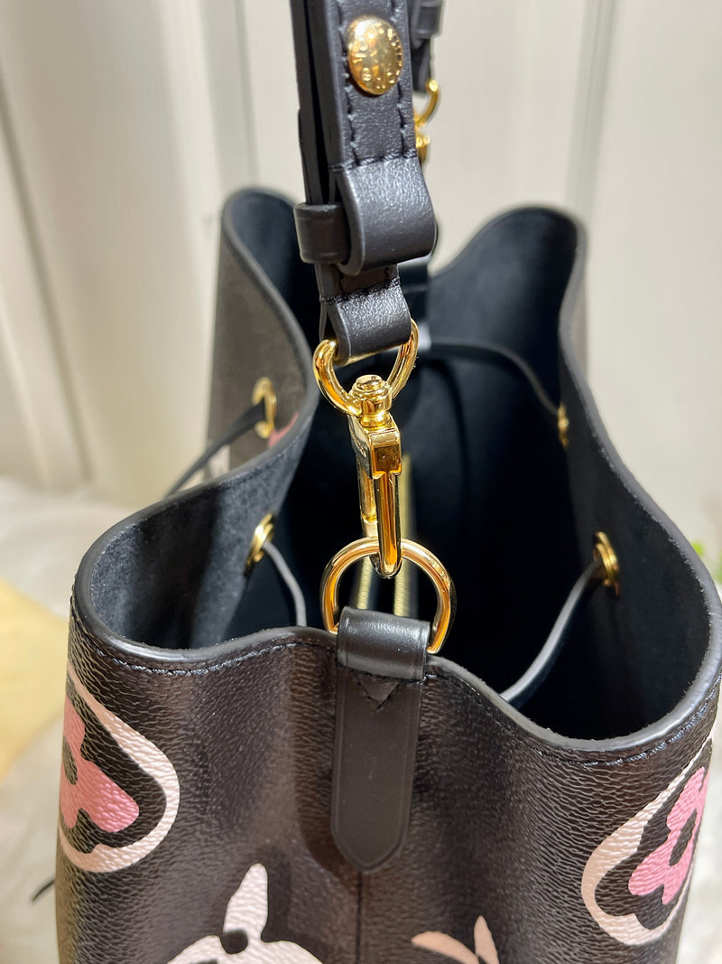 LOUIS VUITTON NéoNoé Bucket Bag Wild At Heart Edition