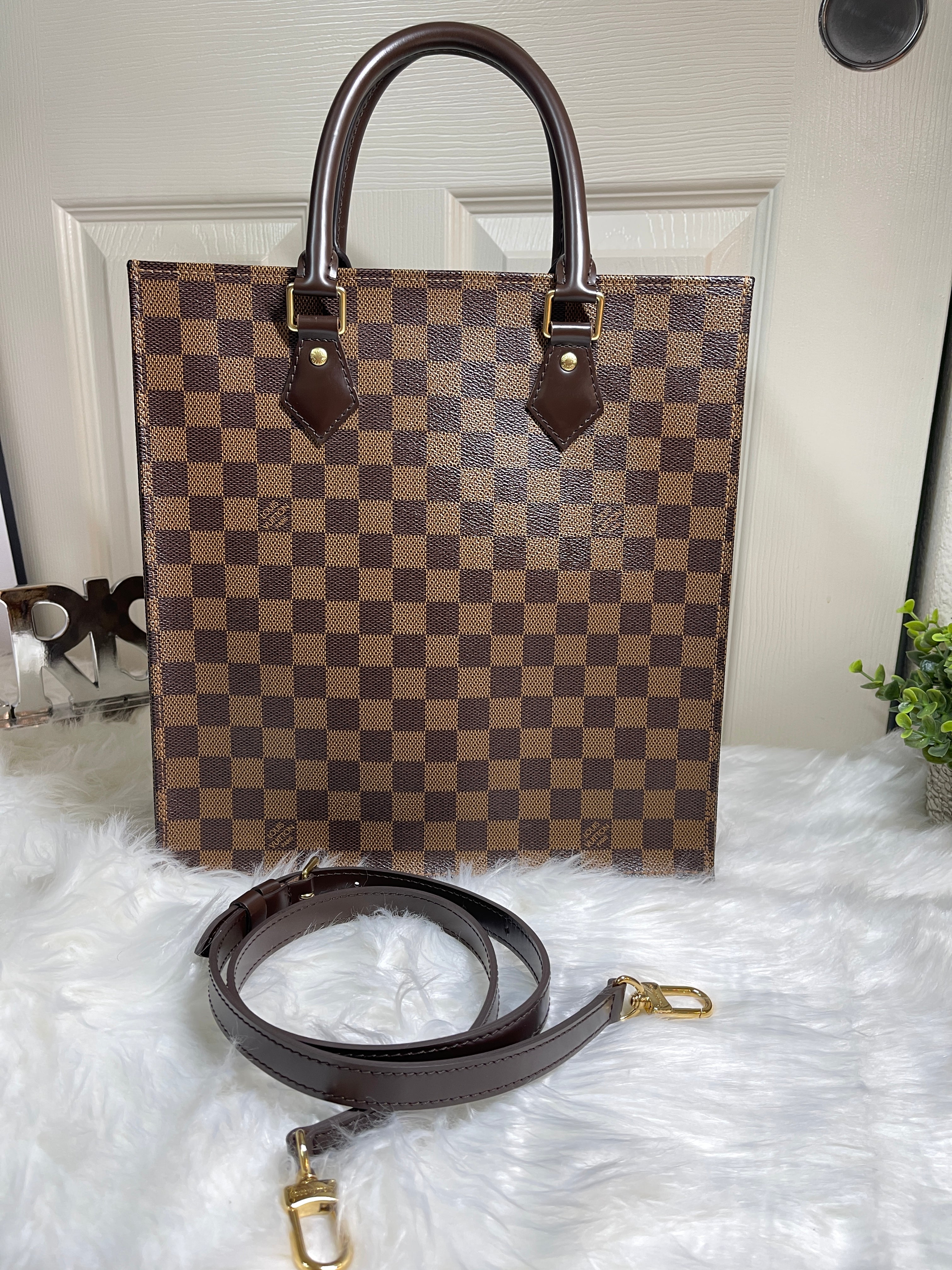 LOUIS VUITTON Sac Plat Damier Canvas PM – PearlaaClosetLLC