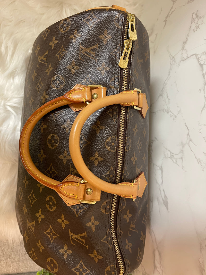 LOUIS VUITTON Monogram Bandoulière Speedy 35