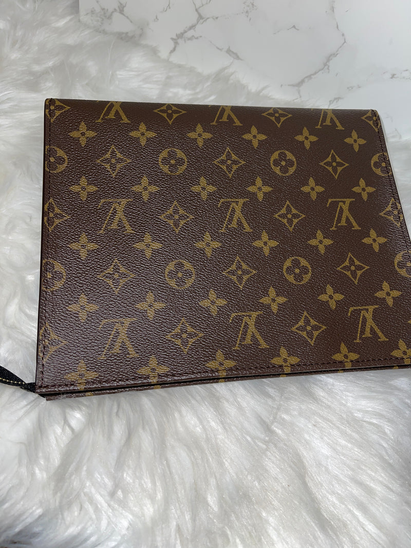 LOUIS VUITTON Poche Toilette (BRAND NEW)