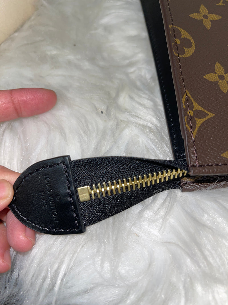 LOUIS VUITTON Poche Toilette (BRAND NEW)