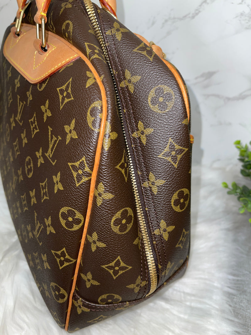 LOUIS VUITTON Monogram Canvas Deauville